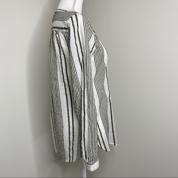 LOFT Button Down Shirt - Picture 4 of 8